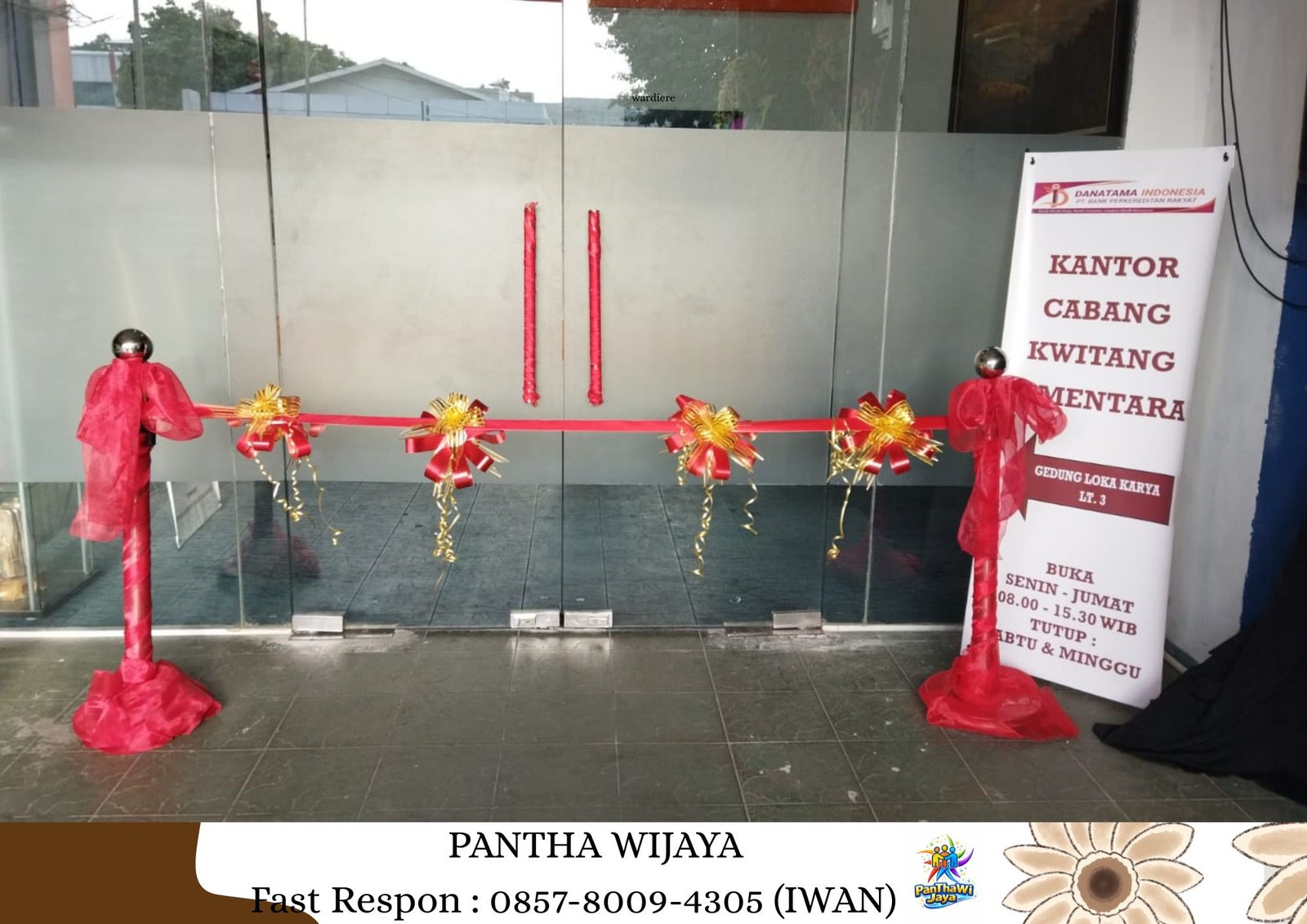 Sewa Tiang Antrian Type Pita Merah Karawang